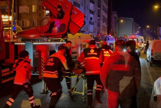 İstanbul’un merkezindeki otelde yangın faciası: 3 kişi yaşamını yitirdi