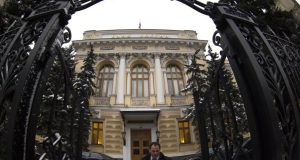 Rusya Merkez Bankası’nın altın ile döviz rezervlerinde düşüş eğilimi